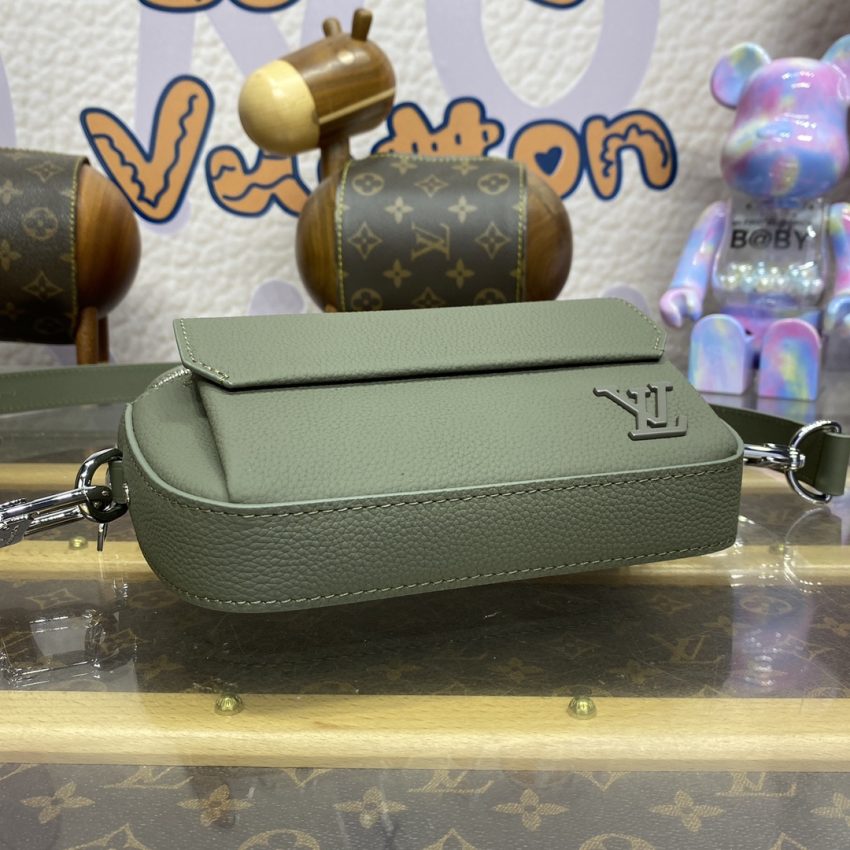 Replica Louis Vuitton Pilot Wearable Wallet Green 7 Replica Louis Vuitton Pilot Wearable Wallet Green - high-accuracy replica luxury purse