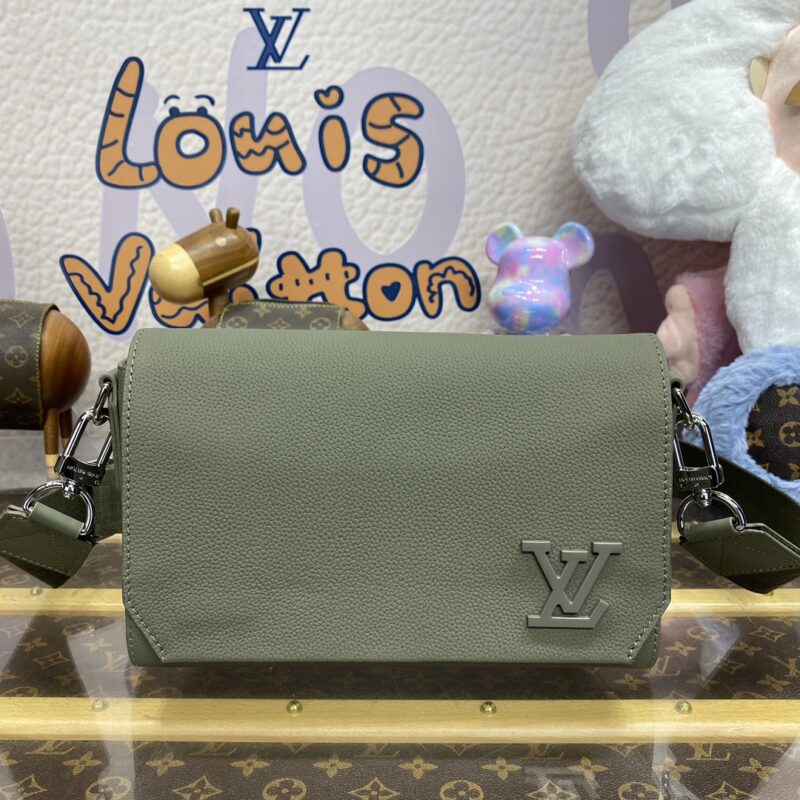 Replica Louis Vuitton Takeoff Messenger 3 Replica Louis Vuitton Takeoff Messenger - ultra-realistic fake designer tote