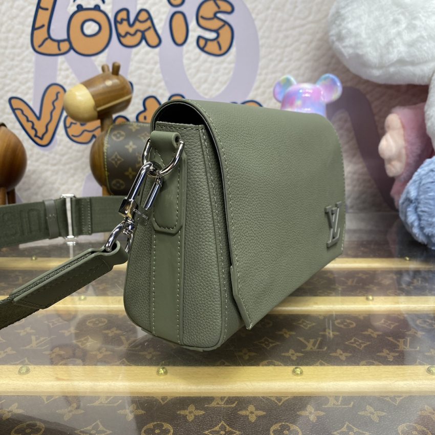 Replica Louis Vuitton Takeoff Messenger 6 Replica Louis Vuitton Takeoff Messenger - top-rated replica designer bag