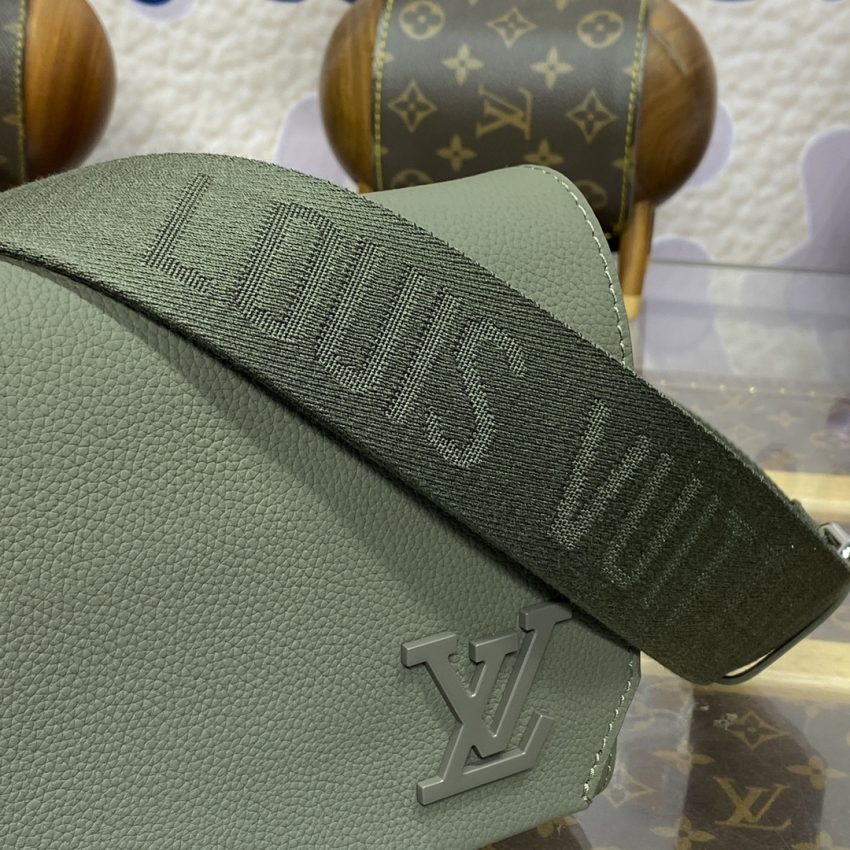 Replica Louis Vuitton Takeoff Messenger 8 Replica Louis Vuitton Takeoff Messenger - high-accuracy replica luxury purse