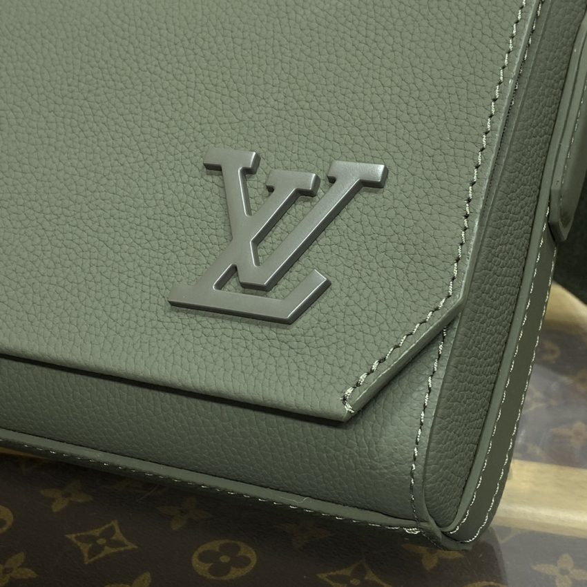 Replica Louis Vuitton Takeoff Messenger 9 Replica Louis Vuitton Takeoff Messenger - high-quality designer bag clone