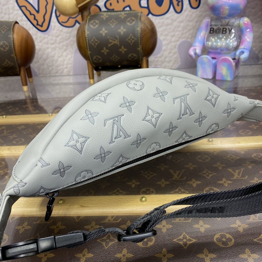 Replica Louis Vuitton Bumbag Discovery Grey 4 Replica Louis Vuitton Bumbag Discovery Grey - high-accuracy replica luxury purse