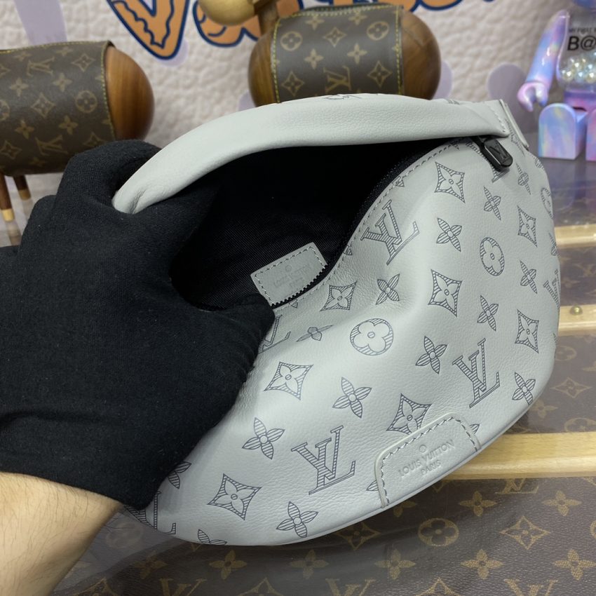 Replica Louis Vuitton Bumbag Discovery Grey 6 Replica Louis Vuitton Bumbag Discovery Grey - top-tier luxury replica shoulder bag