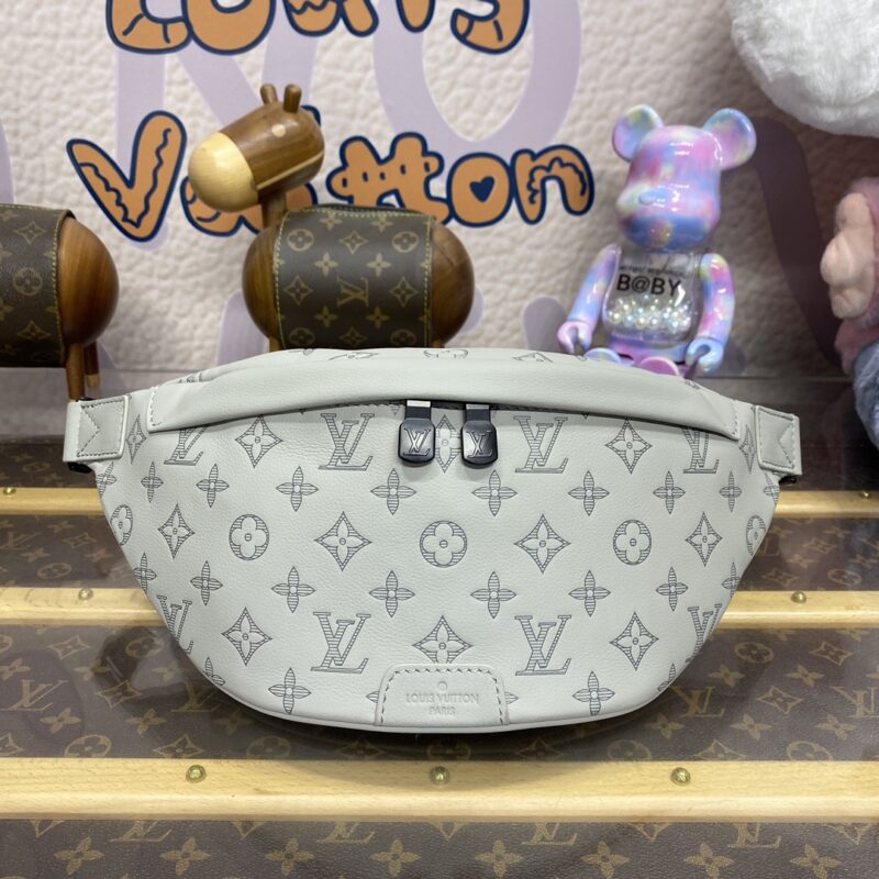 Replica Louis Vuitton Bumbag Discovery Grey 1 Replica Louis Vuitton Bumbag Discovery Grey - high-quality designer bag clone