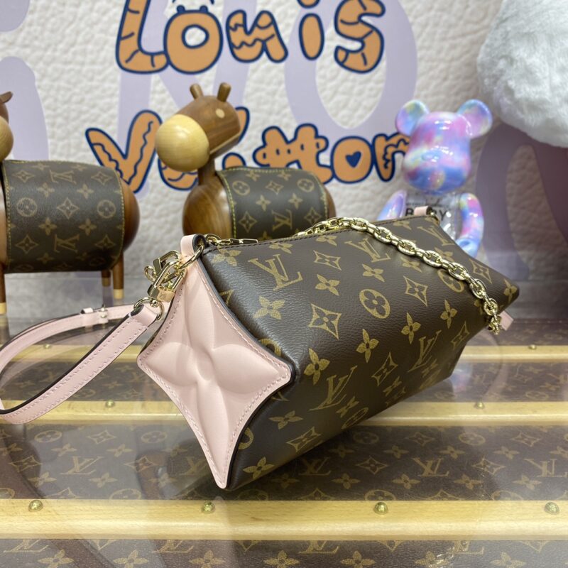 Replica Louis Vuitton Bloom Pouch 1 Replica Louis Vuitton Bloom Pouch - ultra-realistic fake designer tote