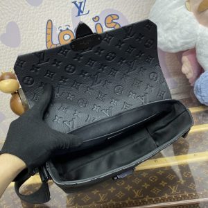 Replica Louis Vuitton S-Cape Messenger Full Black 2 Replica Louis Vuitton S-Cape Messenger Full Black - high-accuracy replica luxury purse