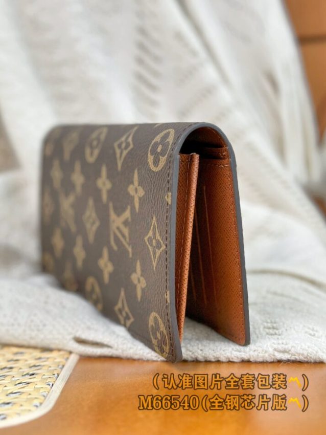 Replica Louis Vuitton Brazza Wallet Brown 2 Replica Louis Vuitton Brazza Wallet Brown - near-authentic luxury replica handbag