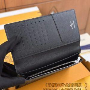 Replica Louis Vuitton Brazza Wallet Black 5 Replica Louis Vuitton Brazza Wallet Black - realistic designer-inspired fake bag