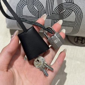 Replica Hermes Herbag 31cm Circuit Black 17 Replica Hermes Herbag 31cm Circuit Black - realistic designer-inspired fake bag