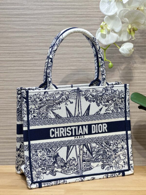 Replica Dior Tote Book Infinite Dream 2 Replica Dior Tote Book Infinite Dream - high-quality designer bag clone