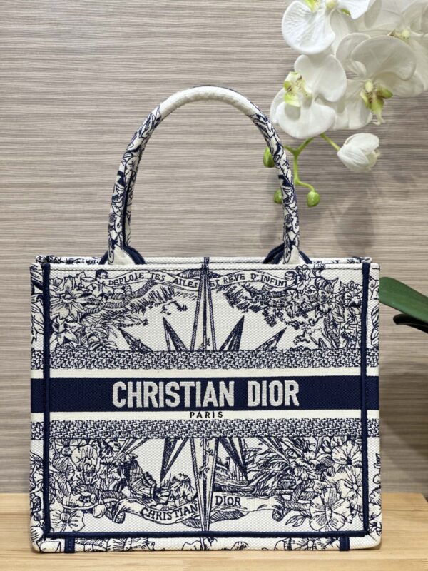 Replica Dior Tote Book Infinite Dream 1 Replica Dior Tote Book Infinite Dream - near-authentic luxury replica handbag