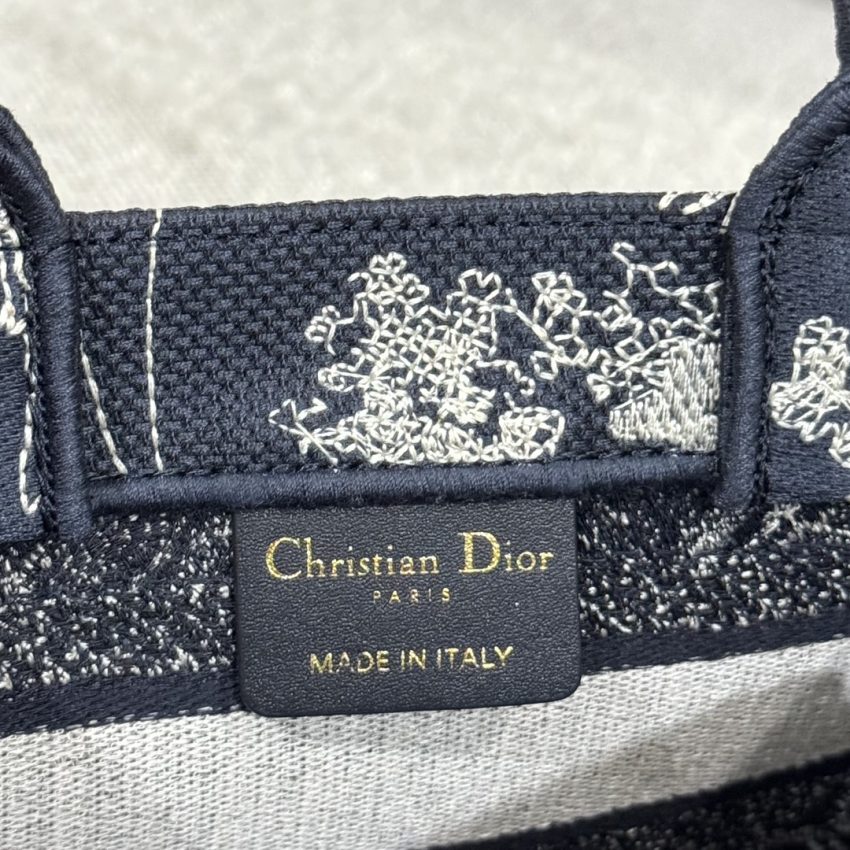 Replica Dior Tote Book Mini Tiger - ultra-realistic fake designer tote