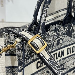 Replica Dior Tote Book Mini Tiger - ultra-realistic fake designer tote