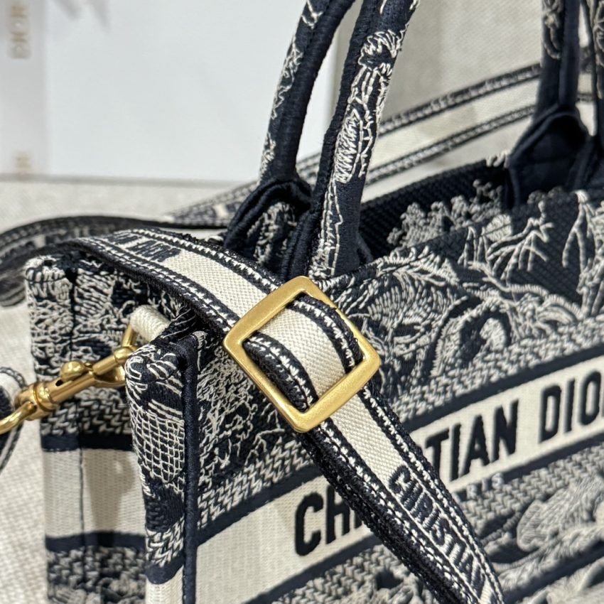 Replica Dior Tote Book Mini Tiger - ultra-realistic fake designer tote