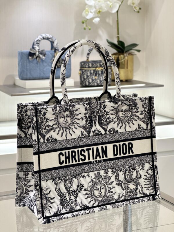Replica Dior Tote Book Black&White Sun 2 Replica Dior Tote Book Black&White Sun - near-authentic luxury replica handbag