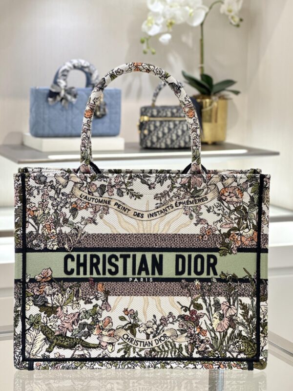 Replica Dior Tote Book Sunflower Autumn 3 Replica Dior Tote Book Sunflower Autumn - high-quality designer bag clone