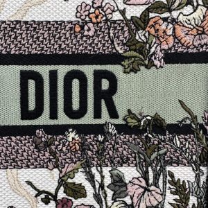 Replica Dior Tote Book Sunflower Autumn 7 Replica Dior Tote Book Sunflower Autumn - high-end fake designer purse