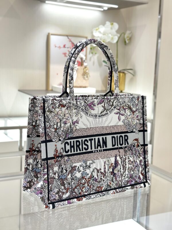 Replica Dior Tote Book Sun flower winter 4 Replica Dior Tote Book Sun flower winter - top-tier luxury replica shoulder bag