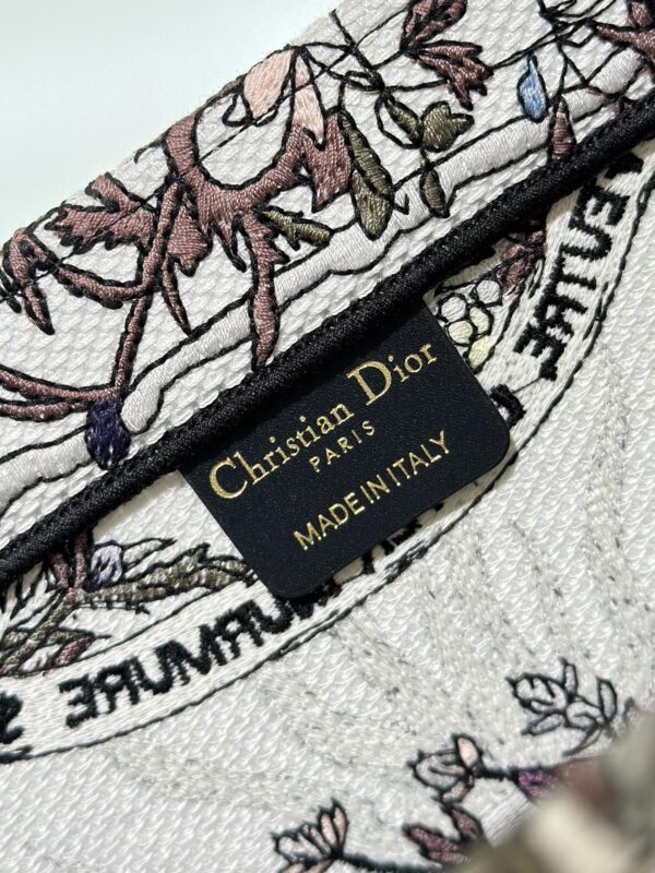 Replica Dior Tote Book Sun flower winter 5 Replica Dior Tote Book Sun flower winter - high-quality designer bag clone