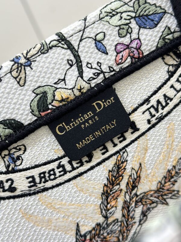Replica Dior Tote Book Sunflower 2 Replica Dior Tote Book Sunflower - high-end fake designer purse