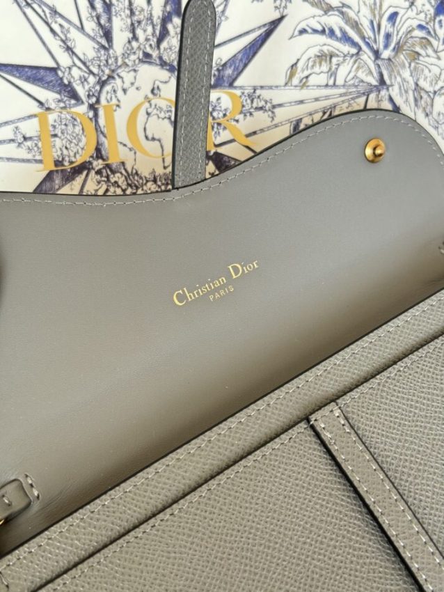 Replica Dior Saddle WOC 5 Replica Dior Saddle WOC - top-tier luxury replica shoulder bag