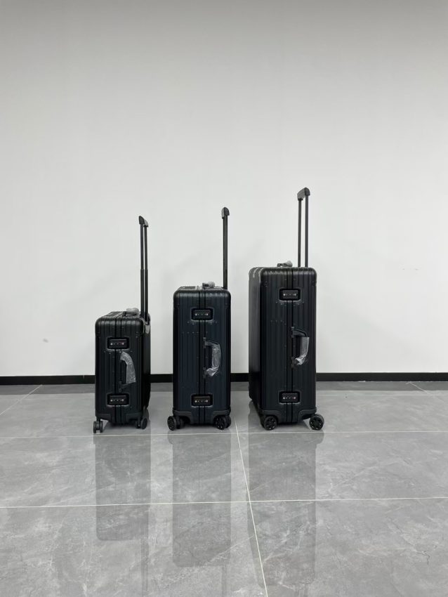 Replica Rimowa Original Suitcase Black 2 Replica Rimowa Original Suitcase Black - top-tier luxury replica shoulder bag