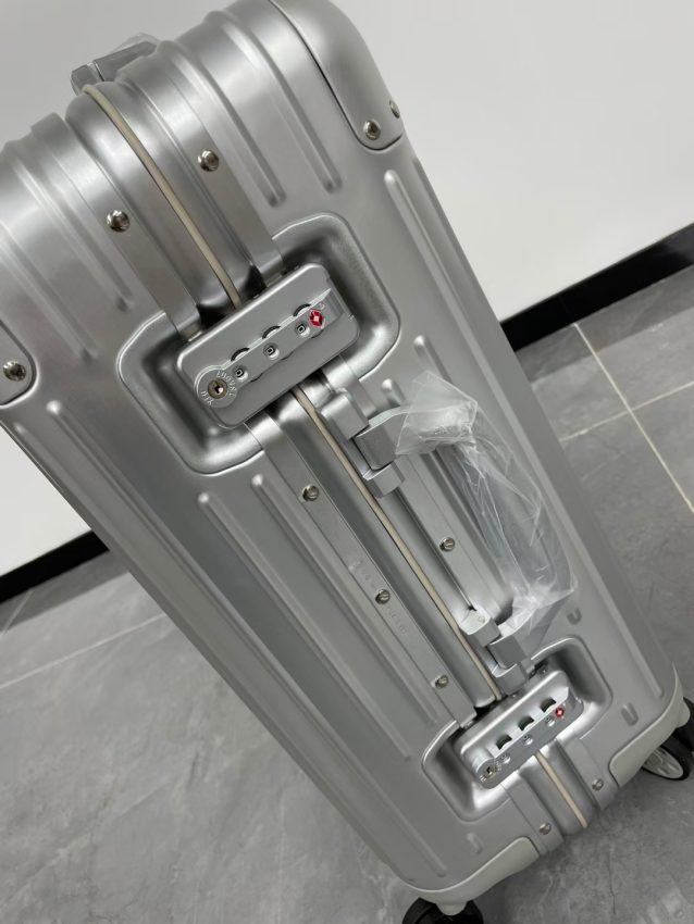 Replica Rimowa Original Suitcase Silver 8 Replica Rimowa Original Suitcase Silver - ultra-realistic fake designer tote