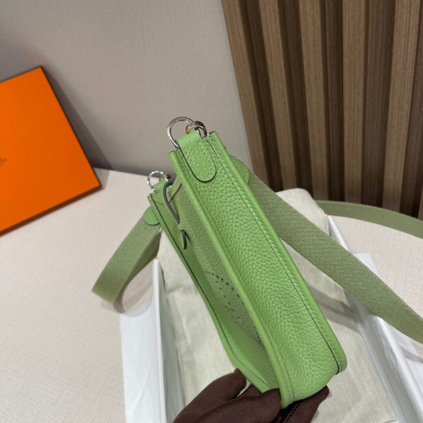 Replica Hermes Evelyne II TPM Light Green 3 Replica Hermes Evelyne II TPM Light Green - high-accuracy replica luxury purse