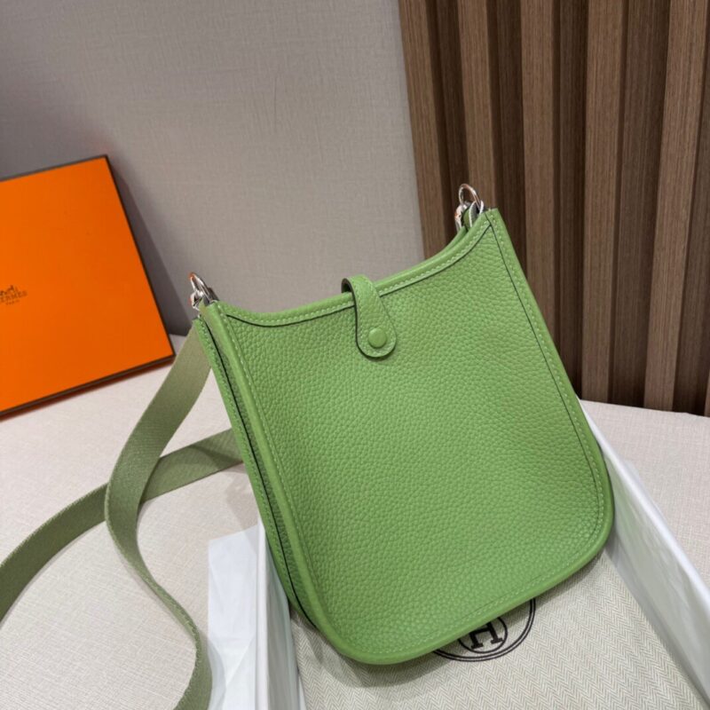 Replica Hermes Evelyne II TPM Light Green 4 Replica Hermes Evelyne II TPM Light Green - high-end fake designer purse