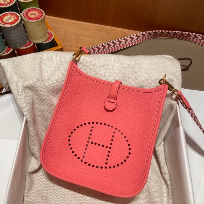 Replica Hermes Evelyne II TPM Red 3 Replica Hermes Evelyne II TPM Red - best-selling designer handbag dupe