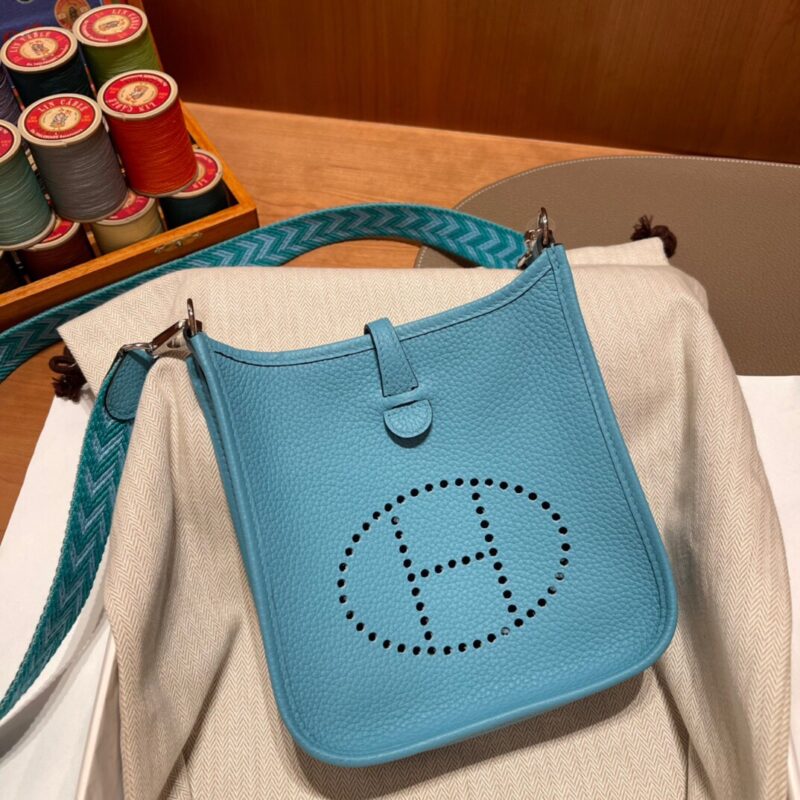 Replica Hermes Evelyne II TPM Blue 1 Replica Hermes Evelyne II TPM Blue - top-tier luxury replica shoulder bag