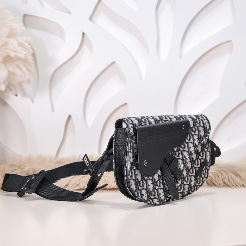 Replica Dior Messenger Oblique 10 Replica Dior Messenger Oblique - near-authentic luxury replica handbag