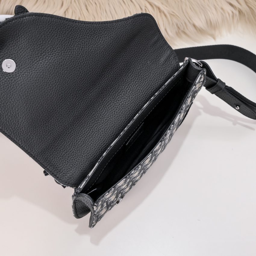 Replica Dior Messenger Oblique 9 Replica Dior Messenger Oblique - ultra-realistic fake designer tote