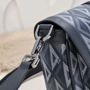Replica Dior Hit the Road messenger bag black 2 Replica Dior Hit the Road messenger bag black - high-accuracy replica luxury purse