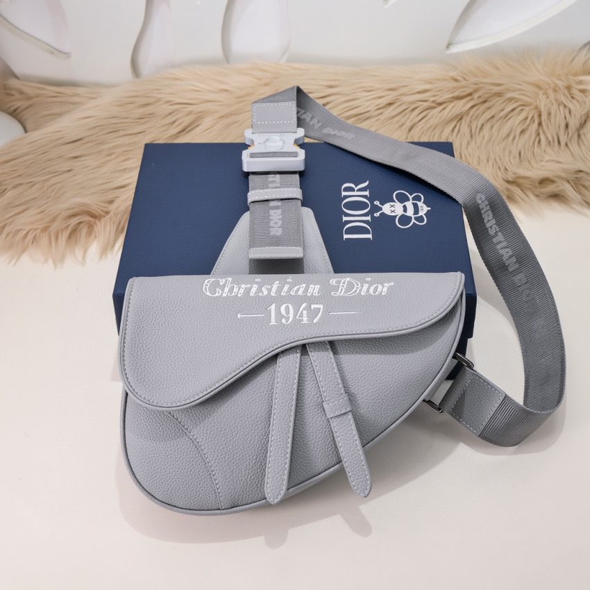 Replica Dior Saddle 1947 Bag 1 Replica Dior Saddle 1947 Bag - high-end fake designer purse