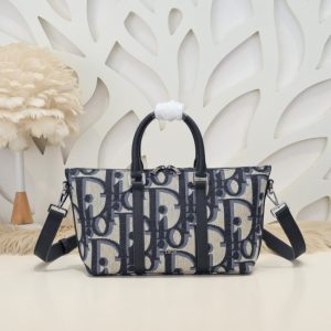 Replica Dior Weekender 25 - high-quality designer bag clone