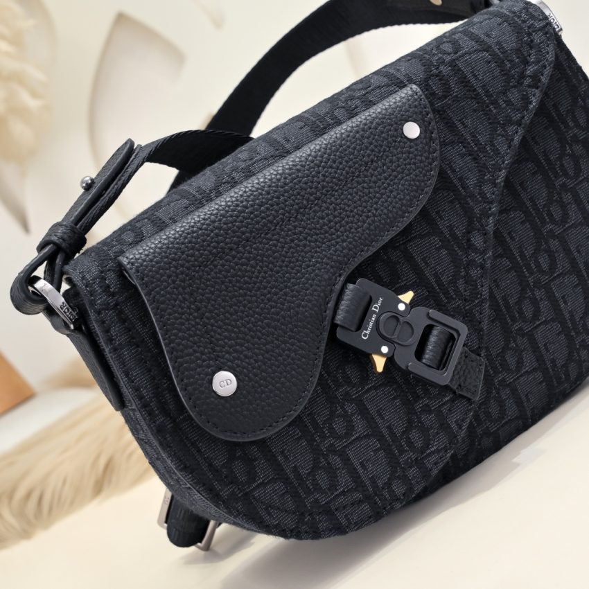 Replica Dior Saddle Messenger Black Classic 5 Replica Dior Saddle Messenger Black Classic - ultra-realistic fake designer tote