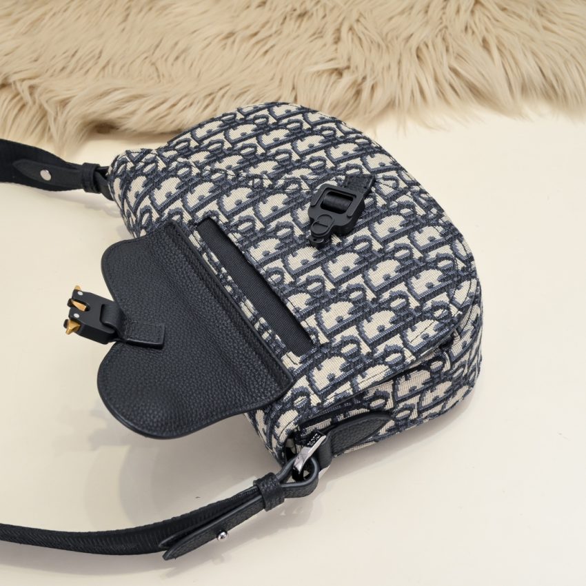 Replica Dior Saddle Messenger White Classic 8 Replica Dior Saddle Messenger White Classic - realistic designer-inspired fake bag