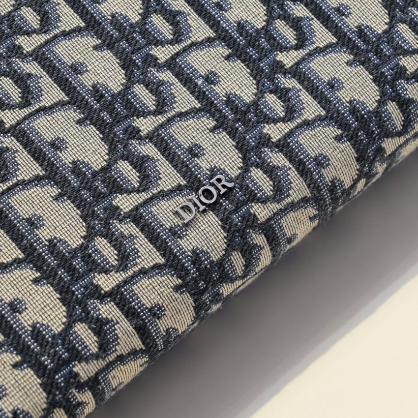 Replica Dior Clutch 9 Replica Dior Clutch - realistic designer-inspired fake bag