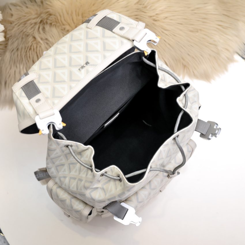 Replica DIOR Hit The Road Backpack White Diamond 6 Replica DIOR Hit The Road Backpack White Diamond - realistic designer-inspired fake bag