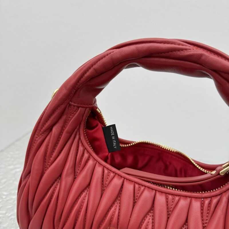 Replica Miu Miu Wander Red 9 Replica Miu Miu Wander Red - top-tier luxury replica shoulder bag