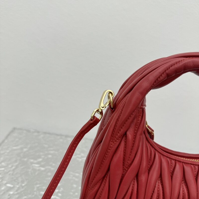 Replica Miu Miu Wander Red 10 Replica Miu Miu Wander Red - high-end fake designer purse