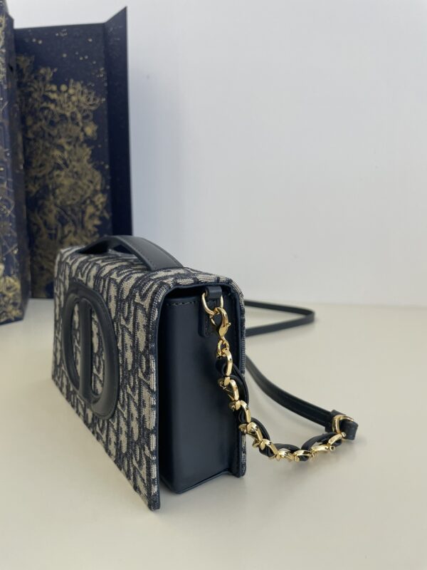 Replica Dior Signature CD Square 2 Replica Dior Signature CD Square - authentic-look luxury purse replica