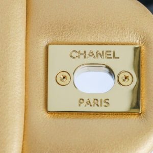 Replica CHANEL Classic Flap Handle 5 Replica CHANEL Classic Flap Handle - authentic-look luxury purse replica