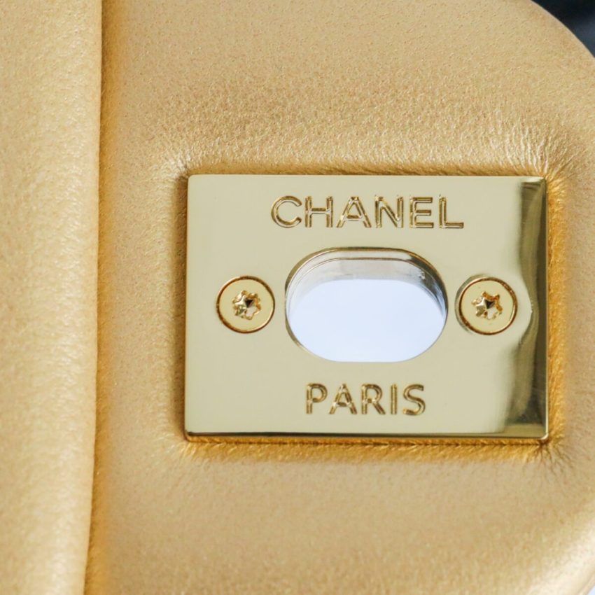 Replica CHANEL Classic Flap Handle 5 Replica CHANEL Classic Flap Handle - authentic-look luxury purse replica