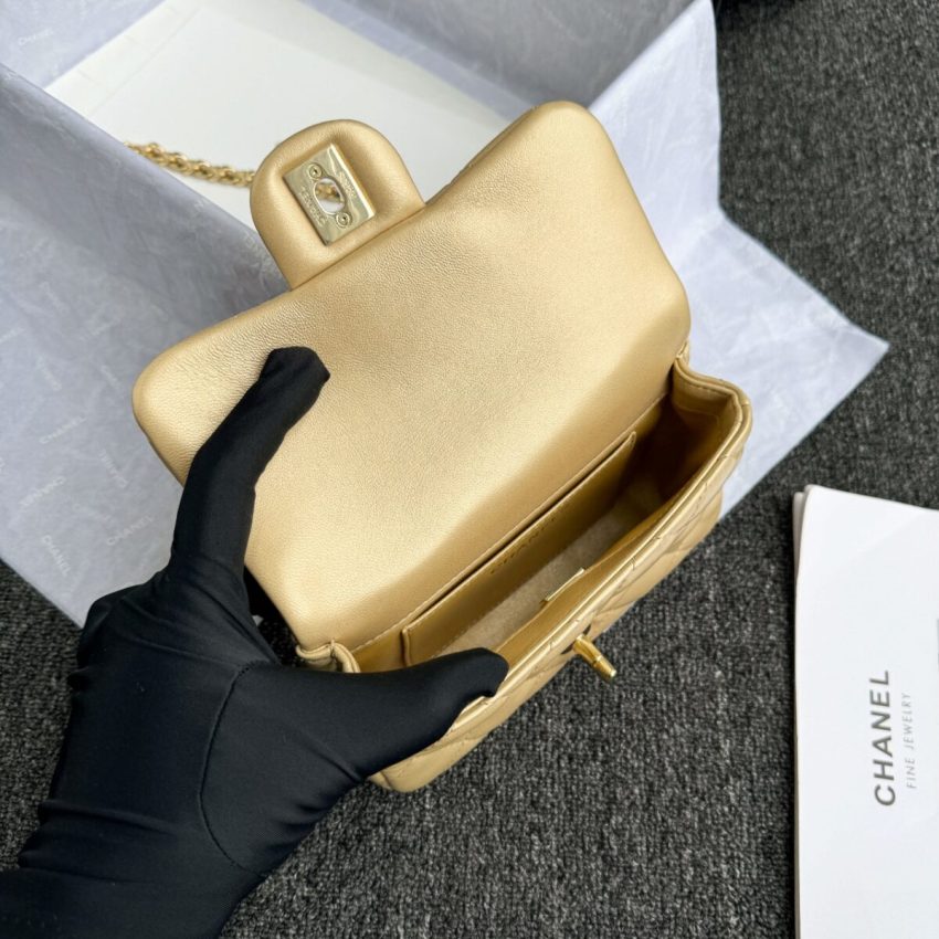 Replica CHANEL Classic Flap Handle 8 Replica CHANEL Classic Flap Handle - realistic designer-inspired fake bag