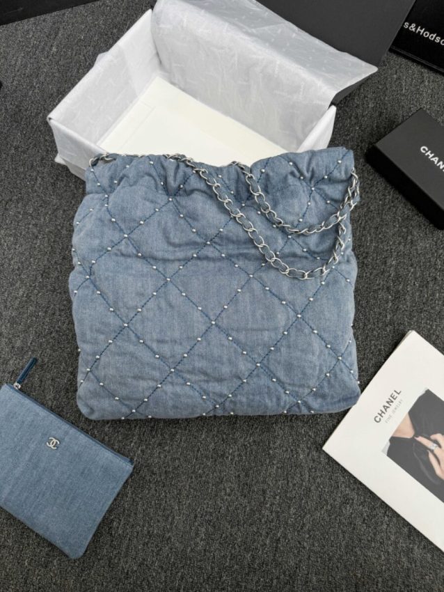 Replica CHANEL 22 Medium Handbag Denim 2 Replica CHANEL 22 Medium Handbag Denim - high-end fake designer purse