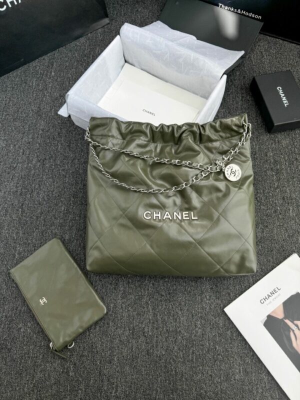 Replica CHANEL 22 Medium Handbag Pink Greed 1 Replica CHANEL 22 Medium Handbag Pink Greed - top-rated replica designer bag