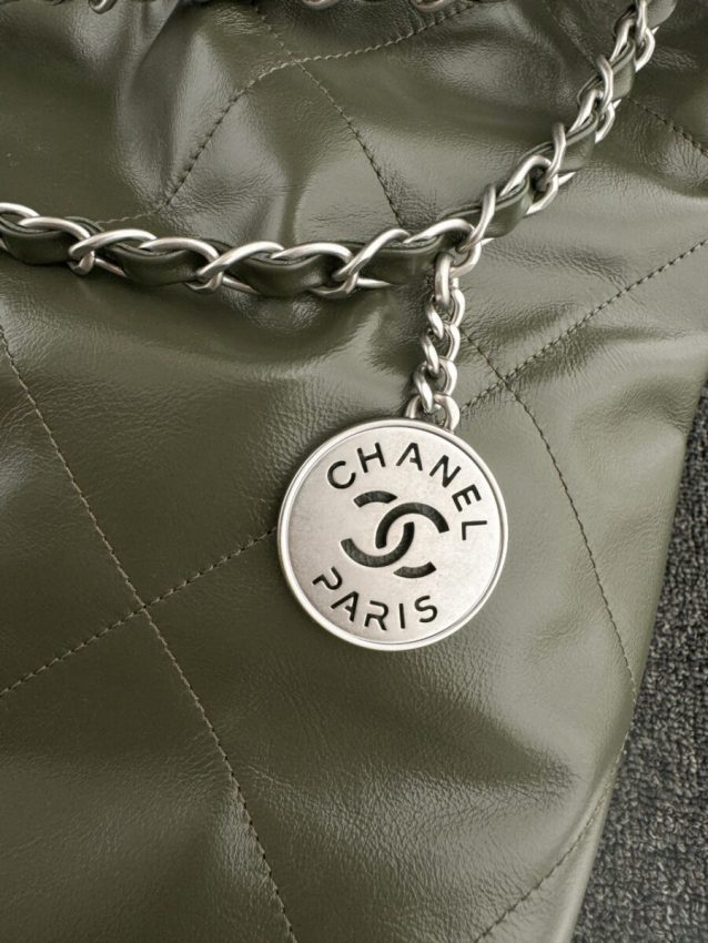 Replica CHANEL 22 Medium Handbag Pink Greed 2 Replica CHANEL 22 Medium Handbag Pink Greed - premium 1:1 fake handbag model