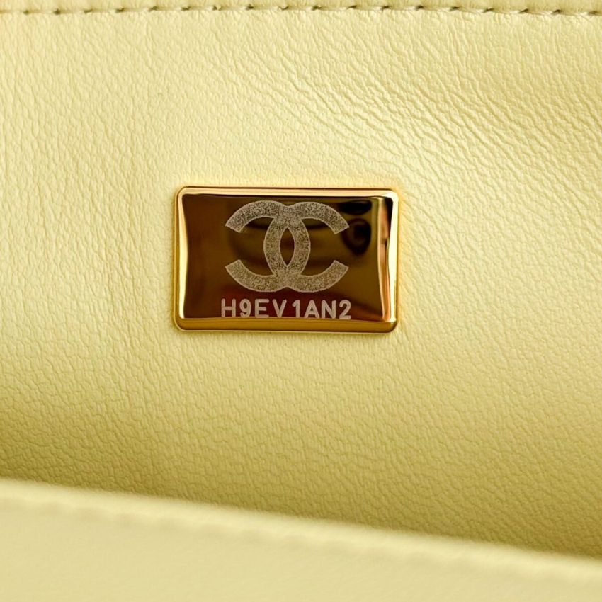 Replica CHANEL Classic Flap 17cm Yellow 10 Replica CHANEL Classic Flap 17cm Yellow - near-authentic luxury replica handbag